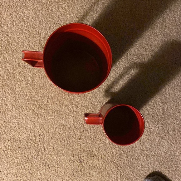 Metal red vases with Handles - Picture 2 of 3